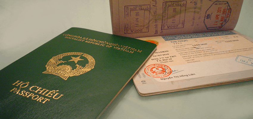 Có được cấp thị thực của con vào chung hộ chiếu của bố mẹ không?